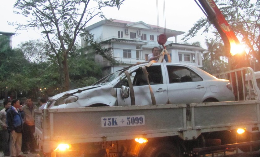 Lạc tay lái lao ô tô xuống sông, Việt kiều tử vong